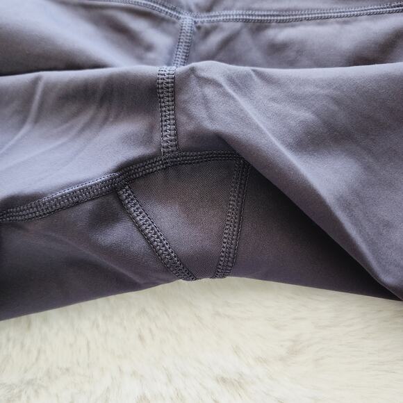 NEW Everlane The Perform High Waisted Biker Short in Dark Plum Purple - Picture 9 of 12